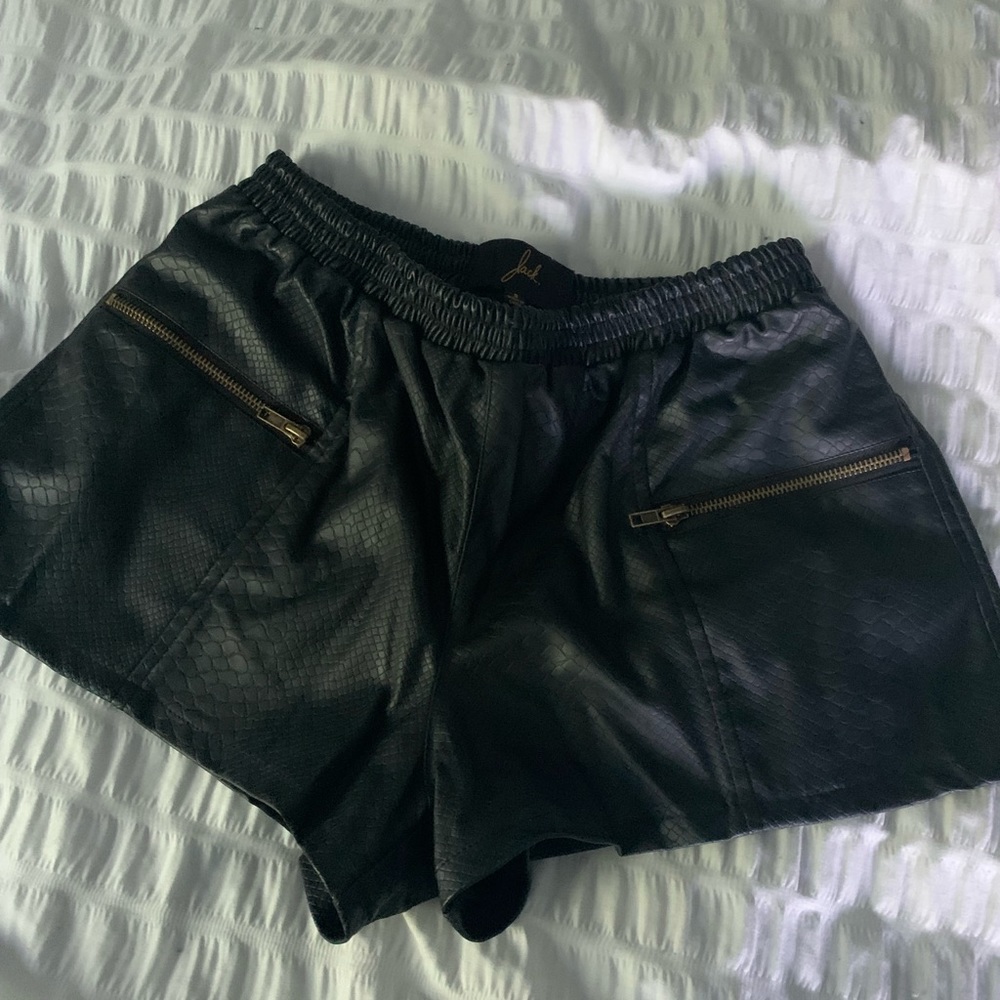 JACK BB DAKOTA Leather Snakeskin Shorts w/Zipper